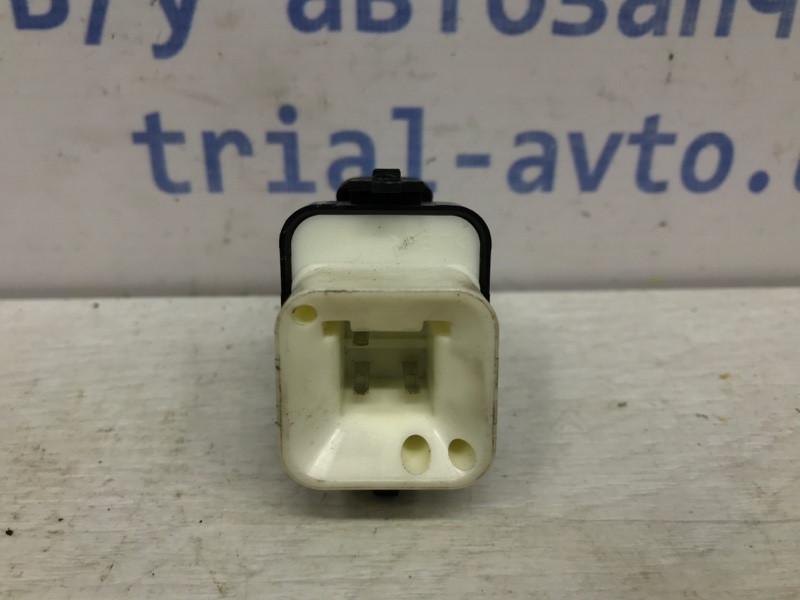 Кнопка стеклоподъемника Mitsubishi Pajero Wagon 3 3.2 ДИЗЕЛЬ 4M41 1999 (б/у) Киев - изображение 3