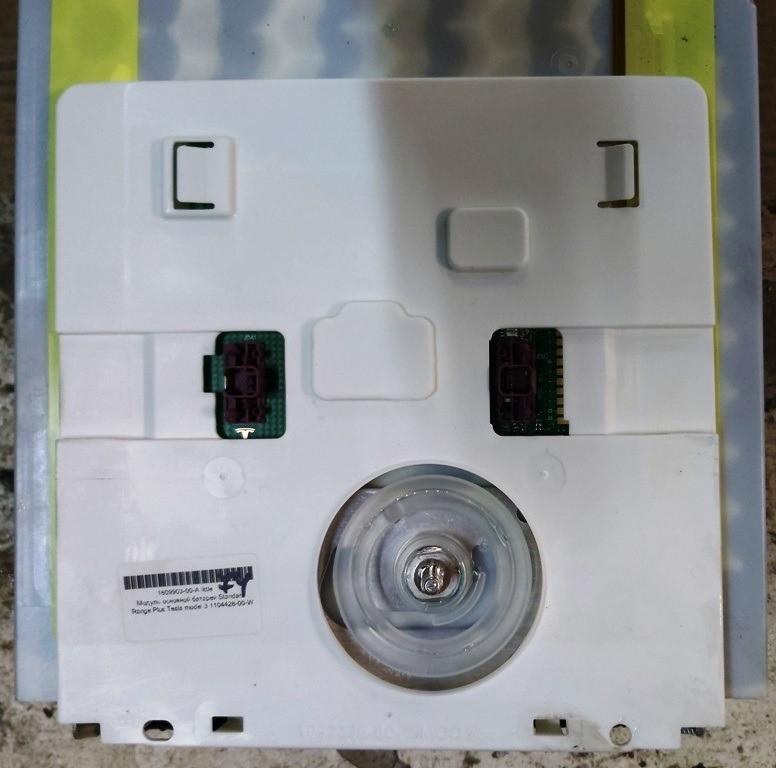 Накладка стойки B наружная правая (стекло) с камерой Tesla model 3 1109255-00-I Київ - зображення 3