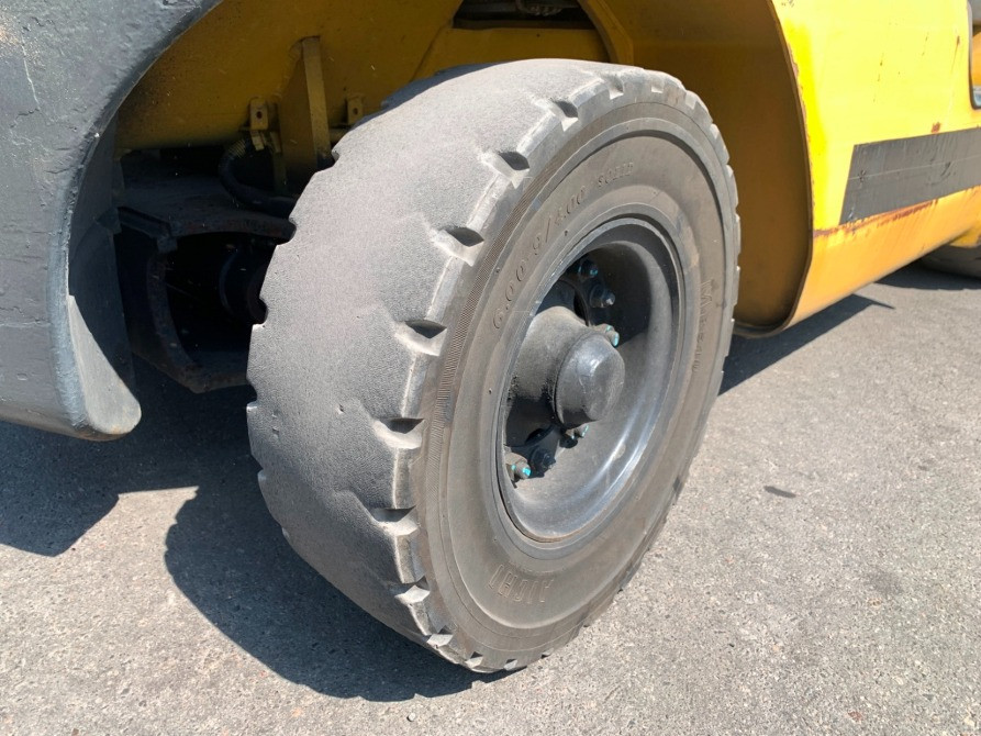 Вилковий автонавантажувач Komatsu на великих 12 колесах. Модель:FG20C-16. Львов - изображение 2