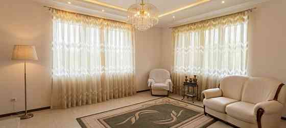 Продаж від власника- затишний будинок 300 м² з ділянкою 30 соток Киев