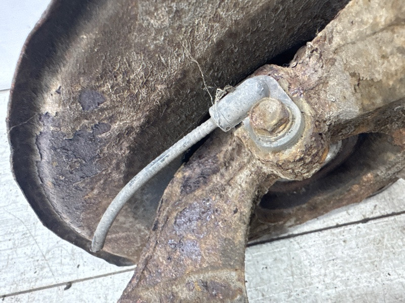 Кулак поворотный правый со ступицей Mitsubishi Outlander XL 2.4 БЕНЗИН 4B12 2007 (б/у) Киев - изображение 3