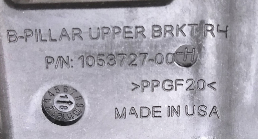 Кронштейн облицовки стойки B верхний правый Tesla model X 1056081-00-E Київ - зображення 3