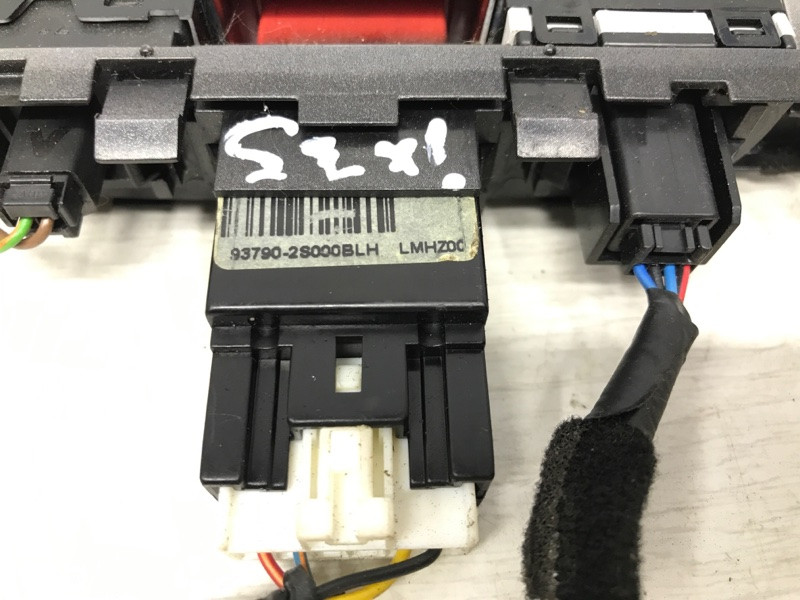 Кнопка аварийки Hyundai IX35 LM 2.0 DIESEL 2010 (б/у) Киев - изображение 3