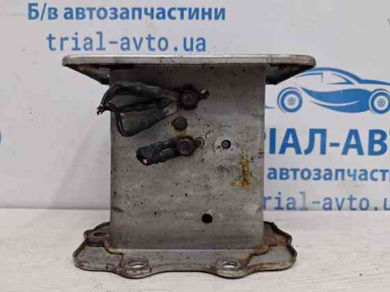 Кронштейн усилителя переднего бампера Hyundai I30 FD 1.6 DIESEL D4FB 2007 прав. (б/у) Киев