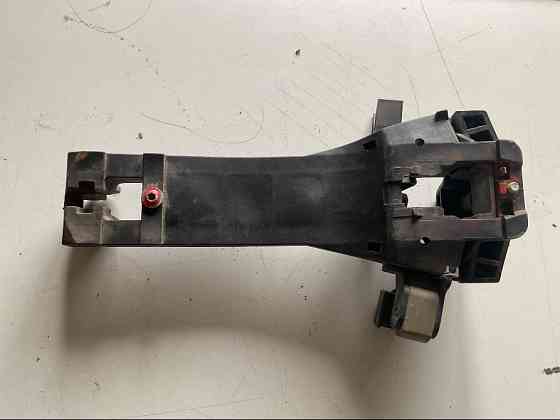 Бу держатель наружной ручки двери задней левой Mercedes W168, A1687600734 Кропивницький