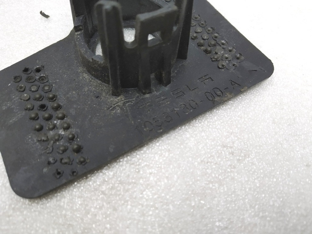 Кронштейн крепления парктроника S5 Tesla model S 1053130-00-A Киев - изображение 3