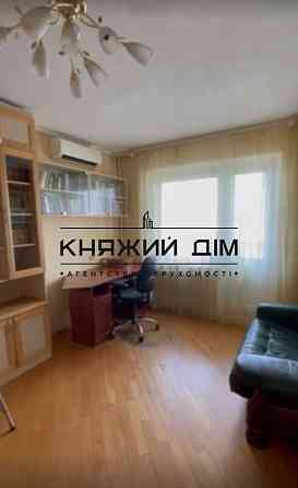 Оренда роздільної 3-х к. квартири Харківський масив. № 11200123 Київ