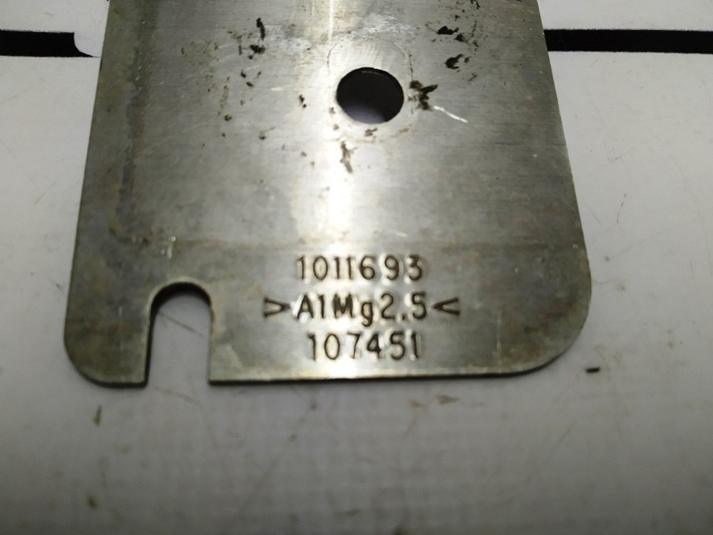 1Кронштейн изолятора вторичной задвижки крышки Tesla model S 1011693-00-A Киев - изображение 3