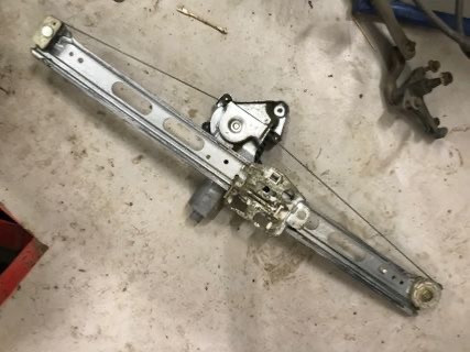 Бу стеклоподъемник Mercedes Benz W168 , A1687201146, 0130821673, передний левый с моторчиком, 2 pin. Кропивницкий - изображение 1