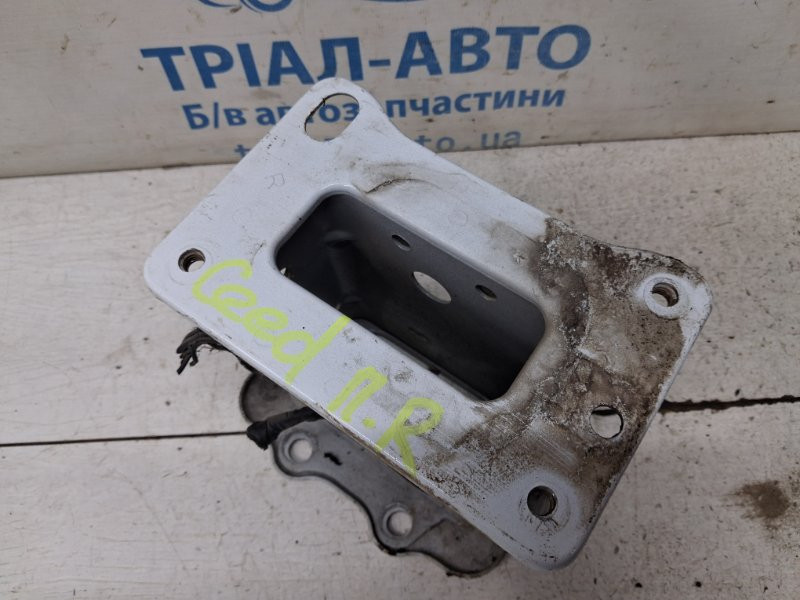 Кронштейн усилителя переднего бампера Kia Ceed 2006-2012 647201H010 (Арт. 84842) Киев - изображение 2
