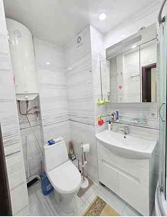 Продам 1- ком. 43 кв. м. Чикаленко (Вильямса) / Королева. 2 этаж. Ремонт. Одеса