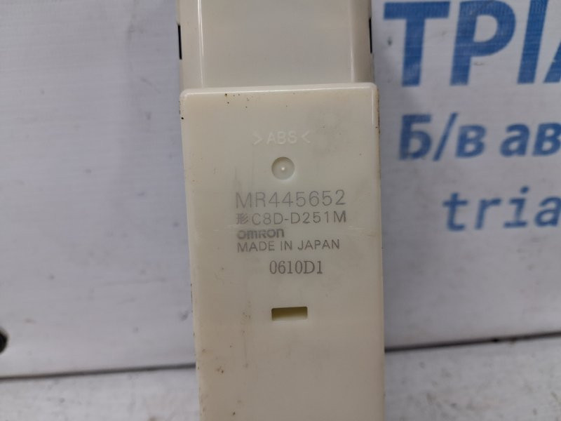 Блок управления стеклоподъемниками Mitsubishi Pajero Wagon 3 3.2 ДИЗЕЛЬ 4M41 1999 (б/у) Киев - изображение 4