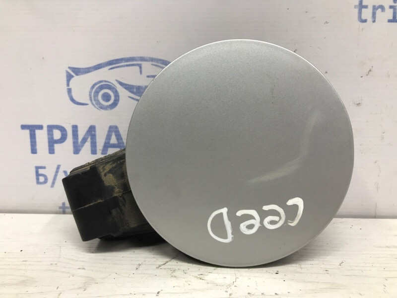 Лючок бака Kia Ceed 2006-2012 695101H000 (Арт. 53198) Киев - изображение 1