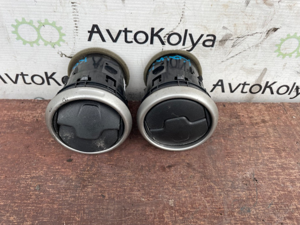 Дефлектор воздуха в торпедо Nissan Qashqai 2007-2013 (68760JD10A) Ковель - изображение 1