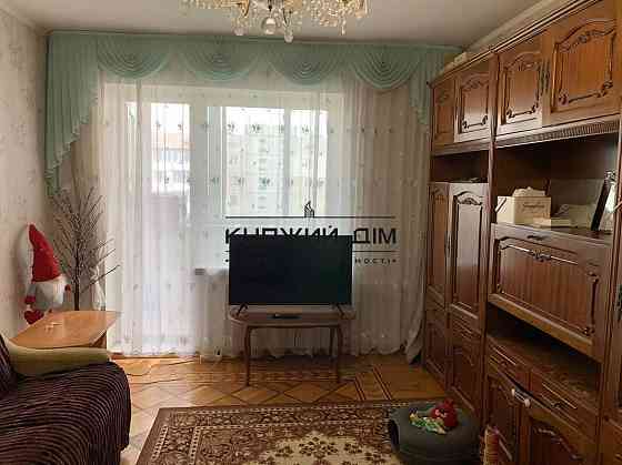 Продаж метро Харківська 3-кімнатної квартири у Дарницькому районі по вул. Архітектора Вербицького. К Київ