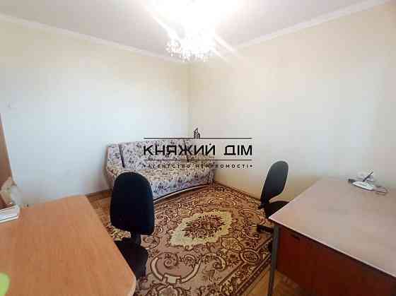 Хороша 3-х. кімнатна,роздільна квартира.Метро Вырлица. Код об'єкту: 1199581. Київ