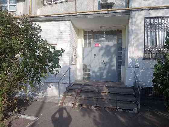 Продается 3-х ком раздельная квартира, пр-т Тычины , дом 20А Київ