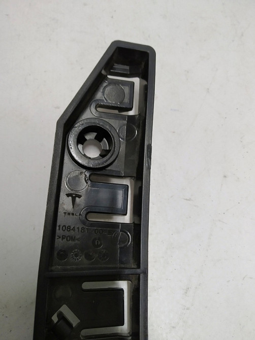 Кронштейн крепления направляющая бампер крыло левый Tesla model 3 1084181-00-E Київ - зображення 4