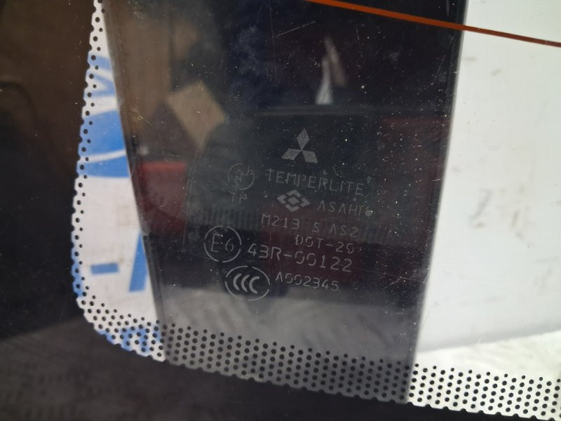 Стекло в кузов заднее Mitsubishi Lancer 9 1.6 БЕНЗИН 4G18 2003 (б/у) Київ - зображення 3