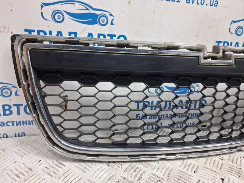 Решетка радиатора Chevrolet Captiva C140 2.2 DIESEL Z22D1 2006 (б/у) Київ - зображення 2