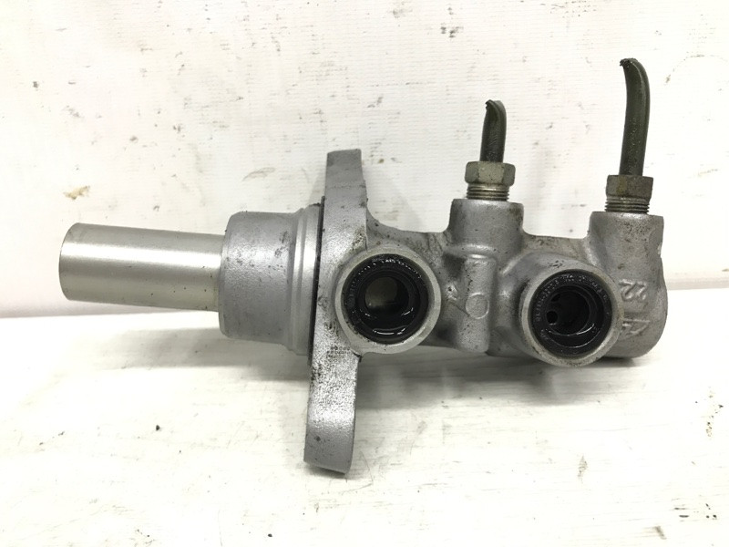 Тормозной цилиндр главный Mitsubishi ASX GA 1.8 DIESEL 4N13 2010 (б/у) Киев - изображение 3