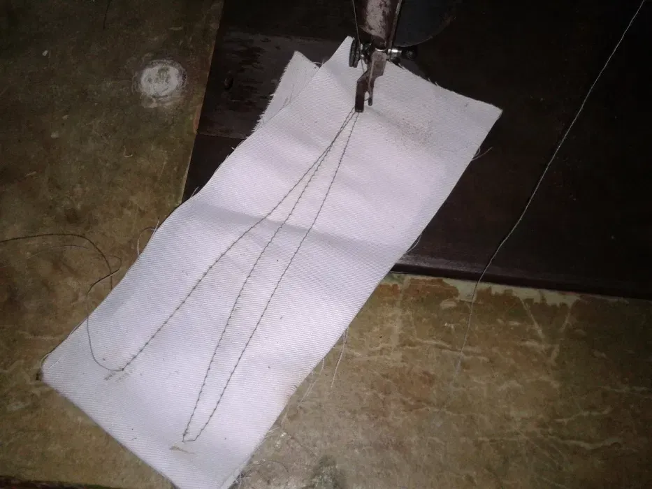 Раритетная Швейная машинка ПГМЗ из станиной и ножным приводом Лубни - зображення 5