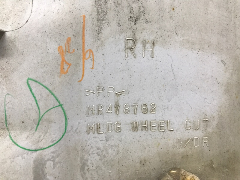 Накладка двери Mitsubishi Pajero Wagon 3 3.2 ДИЗЕЛЬ 4M41 1999 задн. прав. (б/у) Київ - зображення 8