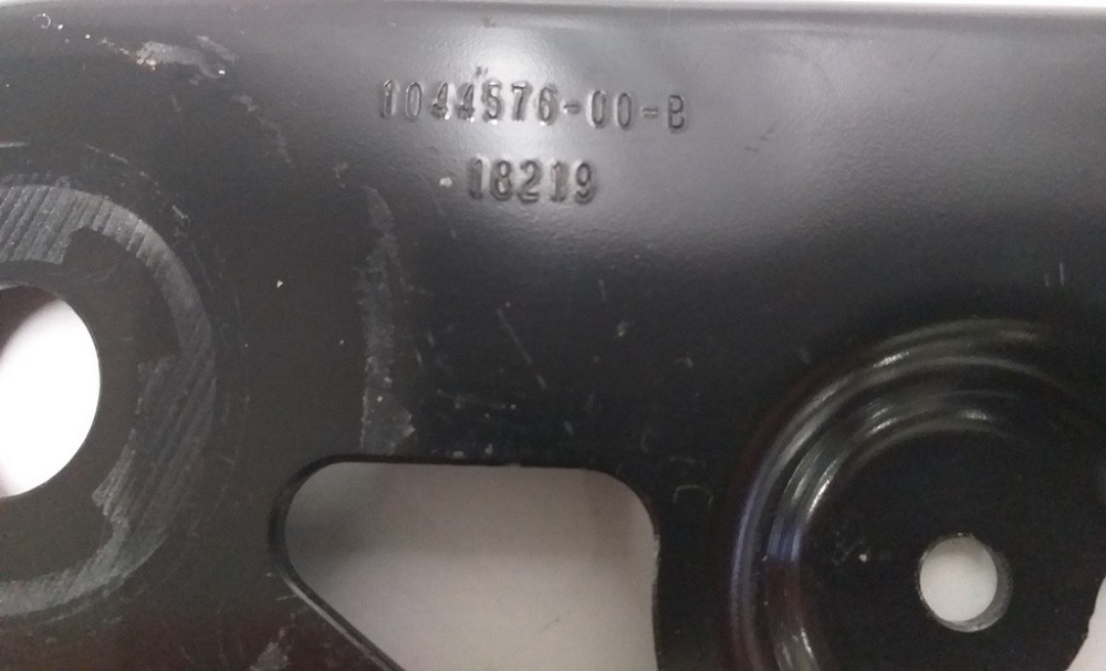 Пластина заднего подрамника правая Tesla model 3 1044576-00-B Киев - изображение 3