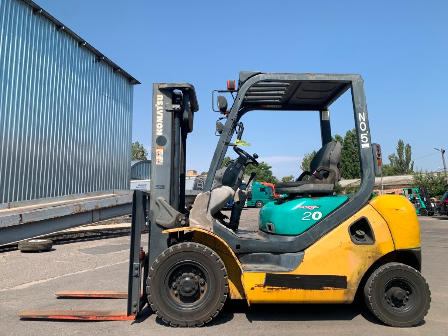 Вилковий автонавантажувач Komatsu на великих 12 колесах. Модель:FG20C-16. Львов - изображение 1