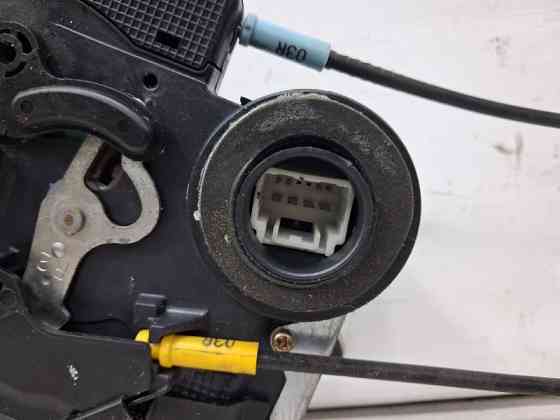 Замок двери задний правый Toyota Camry XV30 3.0 БЕНЗИН 1MZFE 2001 (б/у) Київ