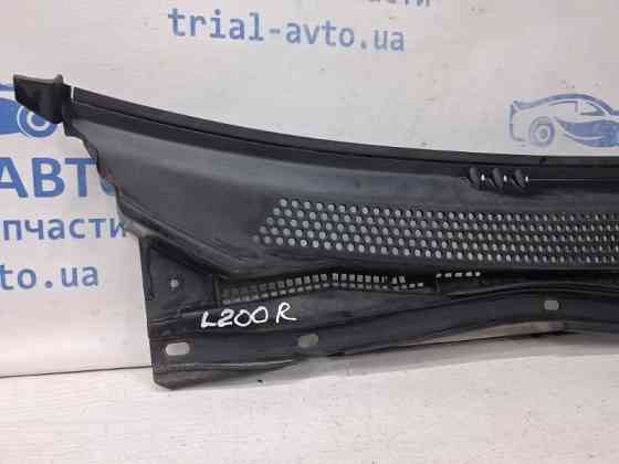 Дефлектор радиатора Mitsubishi L200 KB 2.5 DIESEL 4D56 2006 прав. (б/у) Київ