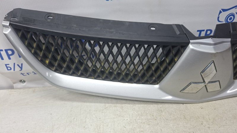 Решетка радиатора Рестайлинг Mitsubishi Lancer 9 1.6 БЕНЗИН 4G18 2003 (б/у) Киев - изображение 2