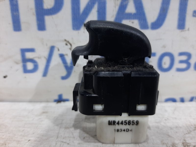 Кнопка стеклоподъемника Mitsubishi Pajero Wagon 3 3.2 ДИЗЕЛЬ 4M41 1999 (б/у) Киев - изображение 1