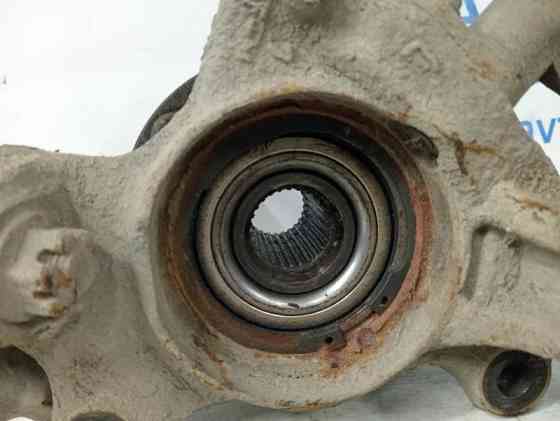 Кулак поворотный левый со ступицей Toyota Avensis T25 1.8 БЕНЗИН 1ZZFE 2002 (б/у) Киев