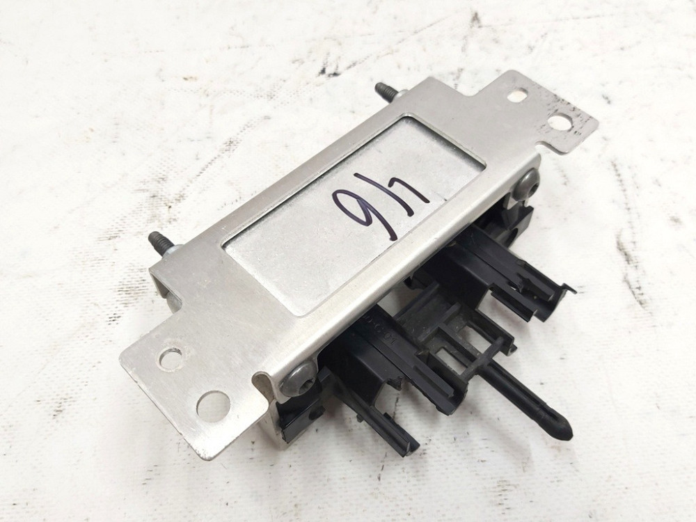 Фиксатор низковольтного разъёма высоковольтной батареи в сборе с кронштейном Tesla model X S REST 10 Київ - зображення 2