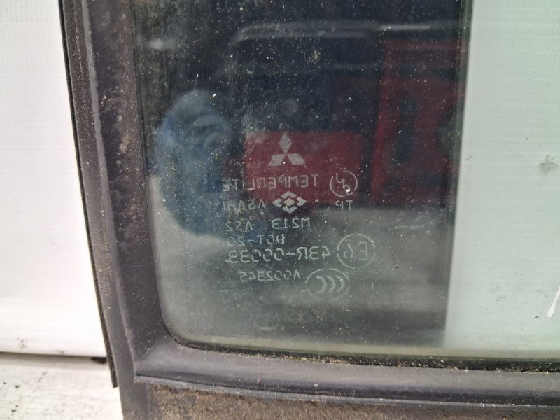 Стекло двери задней правой (форточка) Mitsubishi Pajero Wagon 3 3.2 ДИЗЕЛЬ 4M41 1999 (б/у) Київ - зображення 3