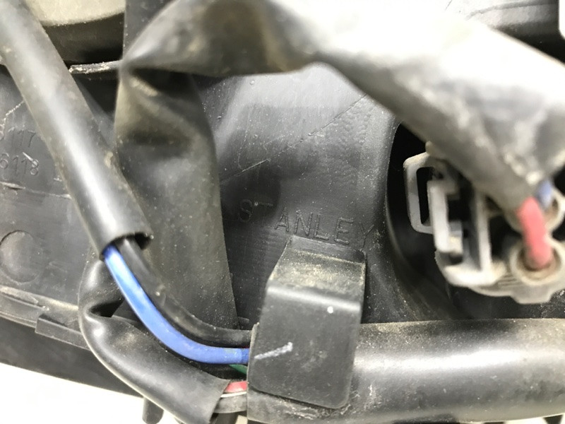 Фара левая галоген Рестайлинг Mitsubishi Outlander XL 2.2 DIESEL 4N14 2007 (б/у) Київ - зображення 9