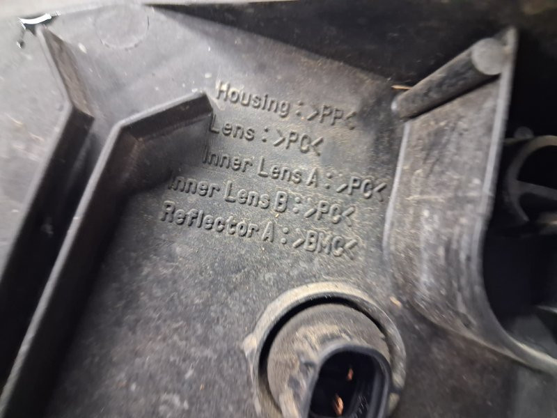 Фара правая галоген Mitsubishi Pajero Wagon 4 3.2 ДИЗЕЛЬ 4M41 2006 (б/у) Київ - зображення 9