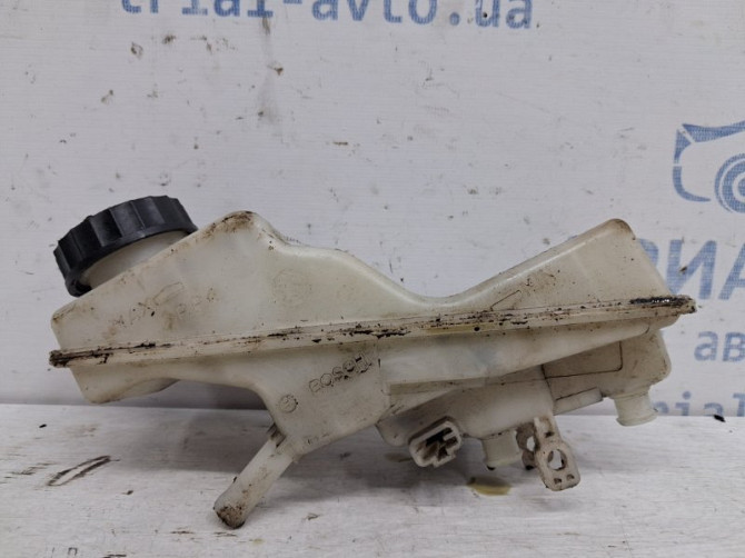 Бачок главного тормозного цилиндра Toyota Avensis T25 1.8 БЕНЗИН 1ZZFE 2002 (б/у) Київ - зображення 1