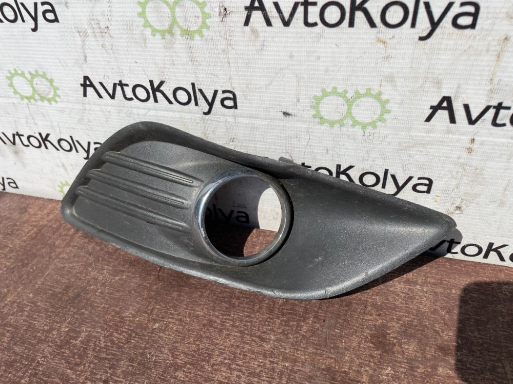 Рамка противотуманной фары правая Ford Focus 2008-2010 (8M51R-19952-AEW) Ковель - зображення 2