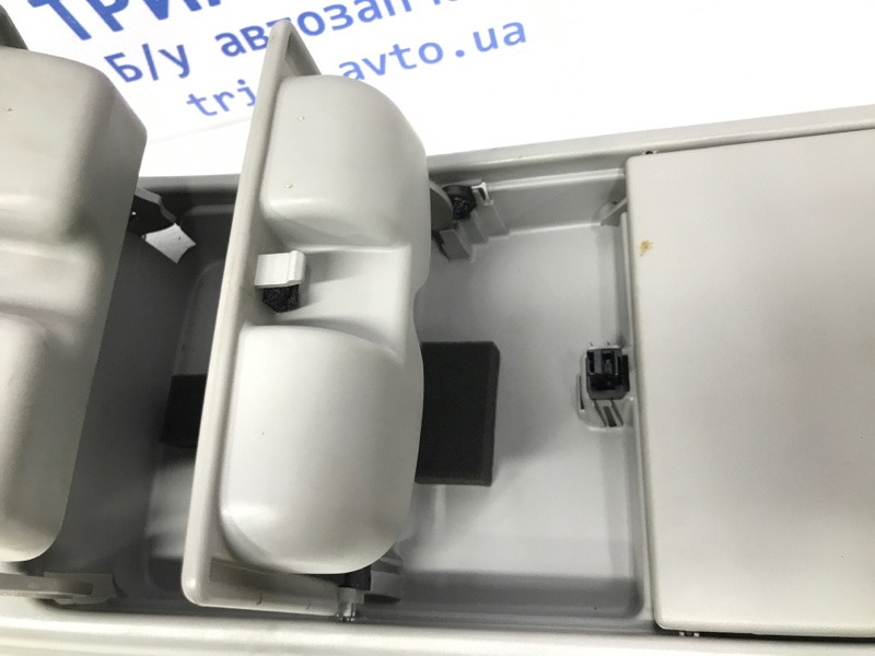 Плафон передний Mitsubishi Pajero Sport K9 2.5 DIESEL 4D56 1996 (б/у) Київ - зображення 5