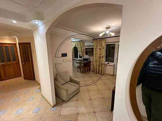 Затишна трикімнатна квартира біля метро Лівобережна, код №11200977 Київ