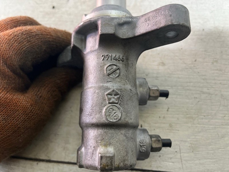 Тормозной цилиндр главный Jeep Cherokee KL 2.4 БЕНЗИН ED6 2013 (б/у) Киев - изображение 4