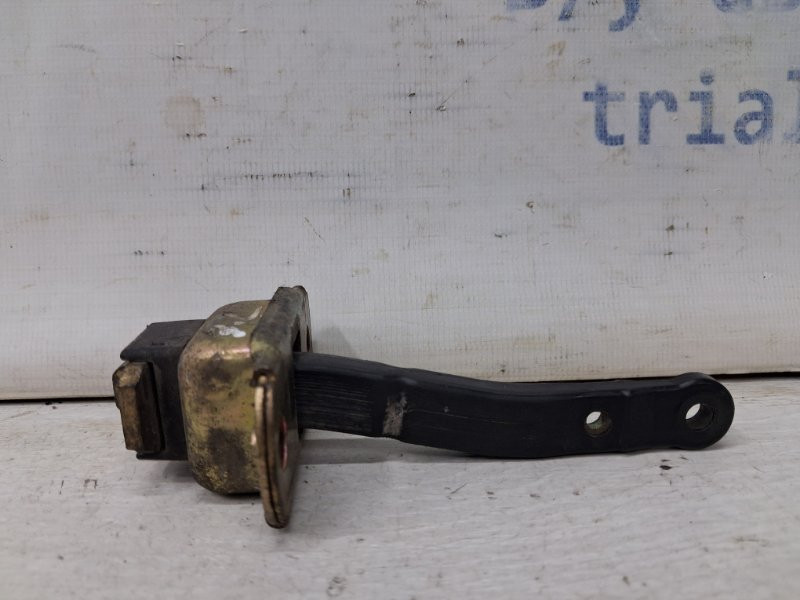 Ограничитель двери задний левый Mitsubishi Pajero Sport K9 3.0 БЕНЗИН 6G72 1996 (б/у) Киев - изображение 1