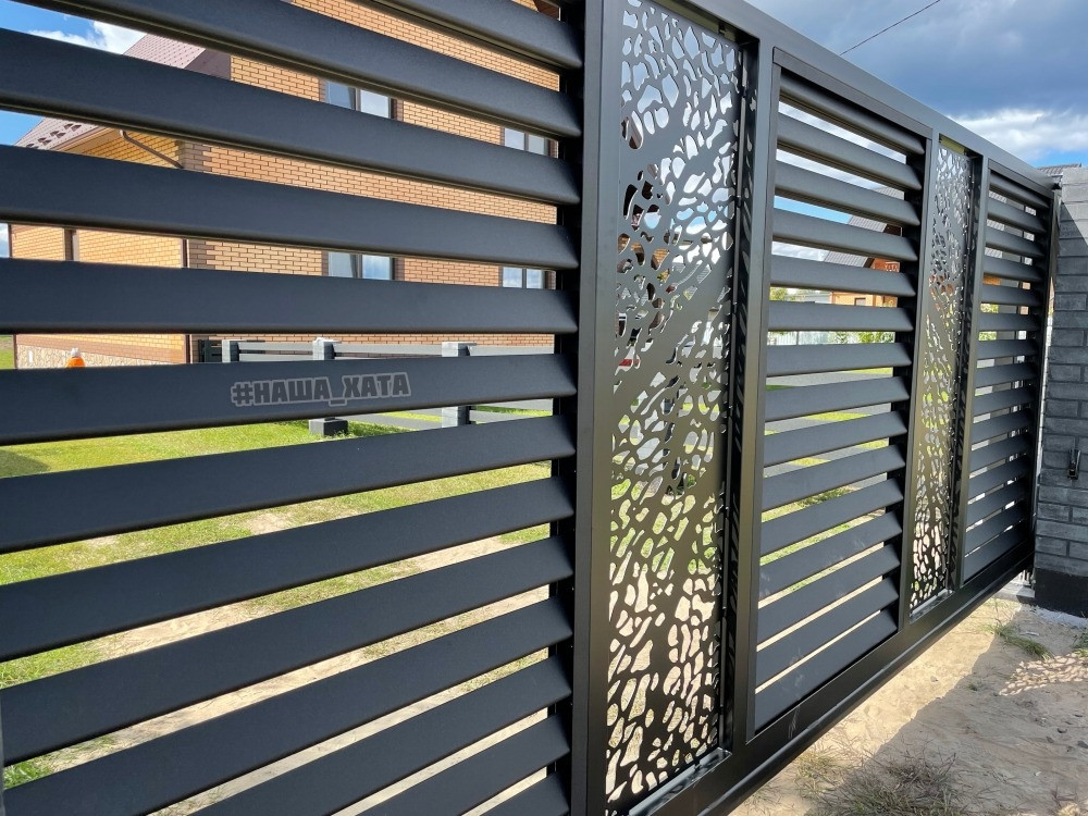 Оригінальний паркан — огорожа з декор вставкою від виробника Виноградів - зображення 1