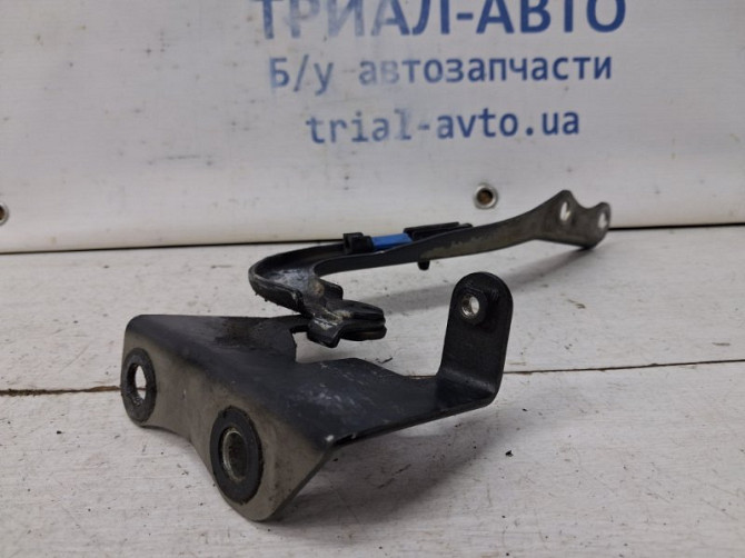 Петля капота правая Toyota Auris E150 1.6 БЕНЗИН 1ZRFAE 2006 (б/у) Київ - зображення 3