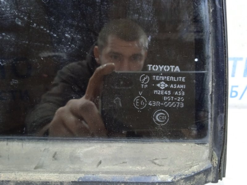 Стекло двери задней левой (форточка) Toyota Land Cruiser J100 1998 (б/у) Киев - изображение 2