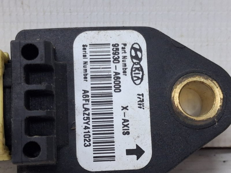 Датчик удара (AIRBAG) Kia Ceed JD 1.6 DIESEL D4FB 2012 (б/у) Київ - зображення 3
