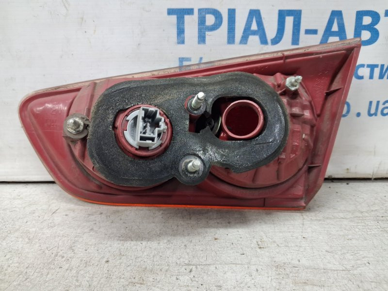 Фонарь задний внутренний левый Mitsubishi Lancer 10 2.0 БЕНЗИН 4B11 2007 (б/у) Киев - изображение 2