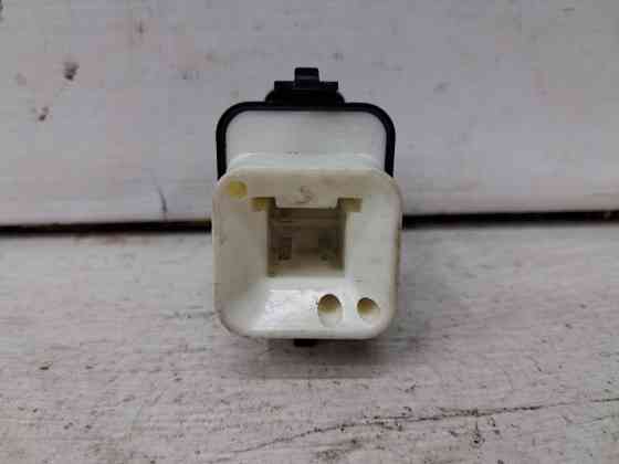 Кнопка стеклоподъемника Mitsubishi Pajero Wagon 3 3.2 ДИЗЕЛЬ 4M41 1999 (б/у) Киев